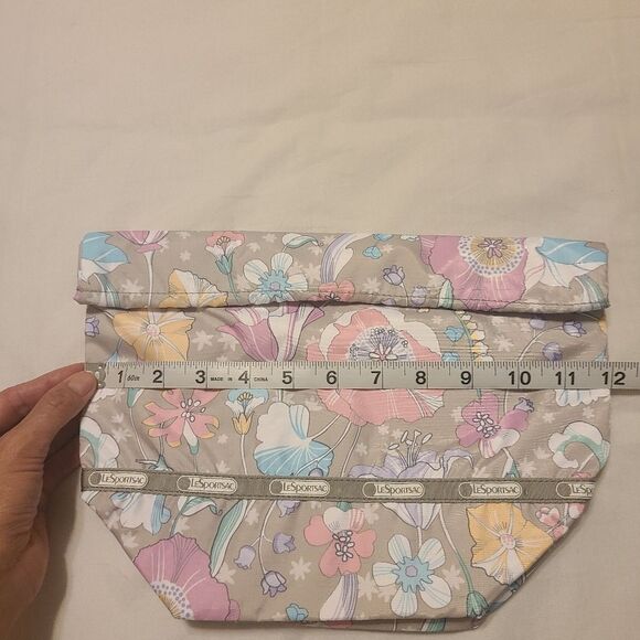 LeSportsac floral toiletry bag - Picture 8 of 11